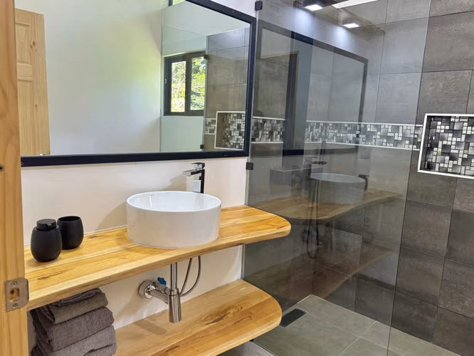 Casa Equipada en Venta a 300 Metros de Playa Grande, Cahuita