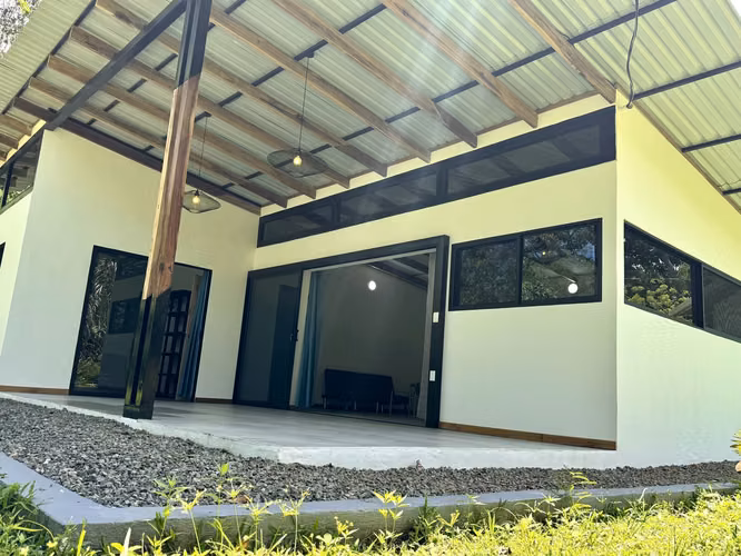 Casa Equipada en Venta a 300 Metros de Playa Grande, Cahuita