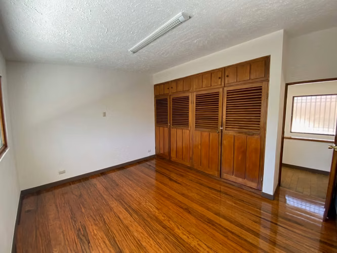 Alquiler de Exclusiva Casa en los Yoses, San José. 5701