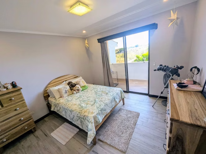 Exclusivo Condominio Francosta dormitorio principal en PRIMER NIVEL
