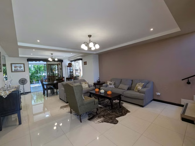 Exclusivo Condominio Francosta dormitorio principal en PRIMER NIVEL