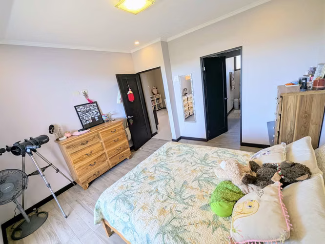 Exclusivo Condominio Francosta dormitorio principal en PRIMER NIVEL