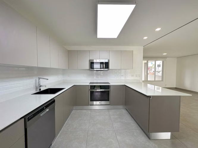 SE ALQUILA CASA EN CONDOMINIO EN GUACHIPELÍN* - Imagen 2