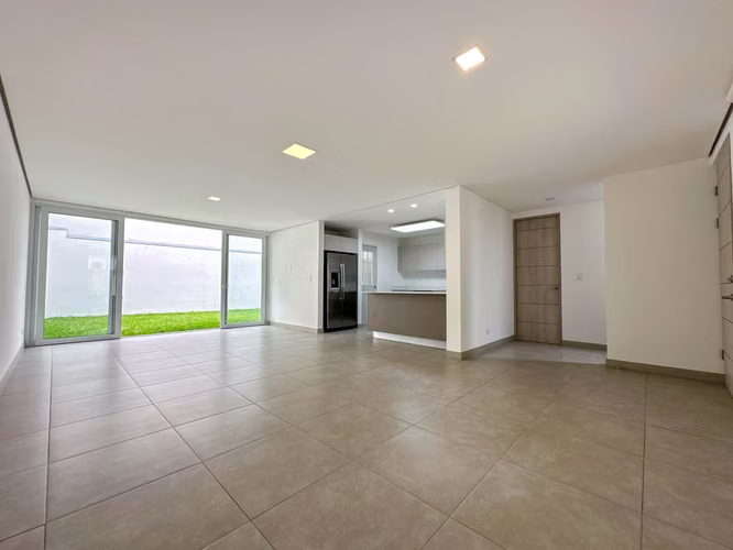 SE ALQUILA CASA EN CONDOMINIO EN GUACHIPELÍN* - Imagen 6