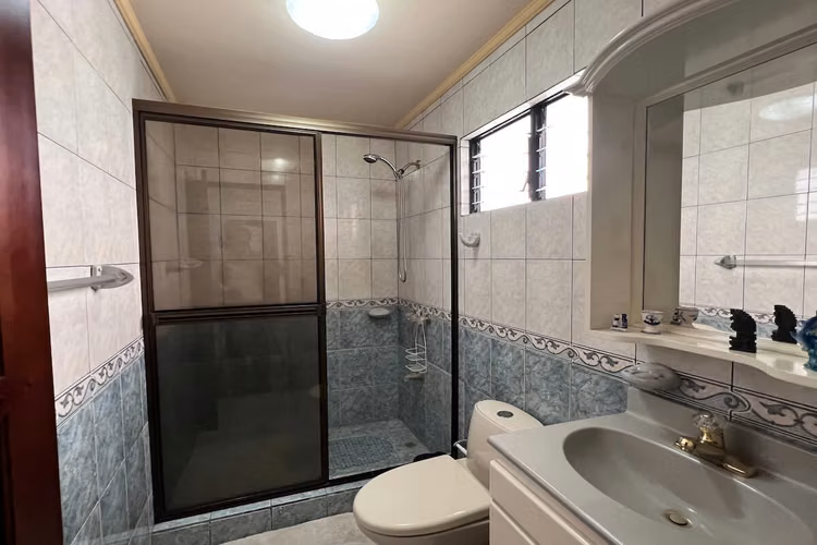 Venta casa independiente en Los Colegios, Moravia