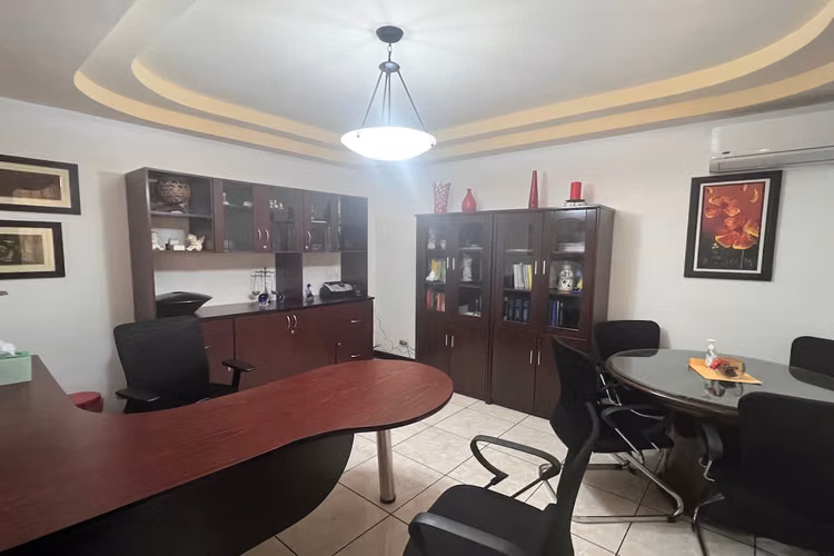 Venta casa independiente en Los Colegios, Moravia