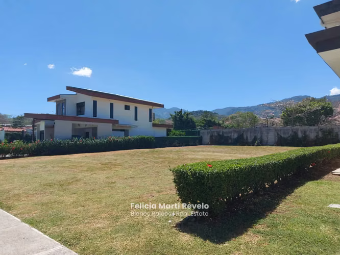 VENTA Lote en exclusivo Condominio muy cerca de la 27. SANTA ANA - Imagen 3