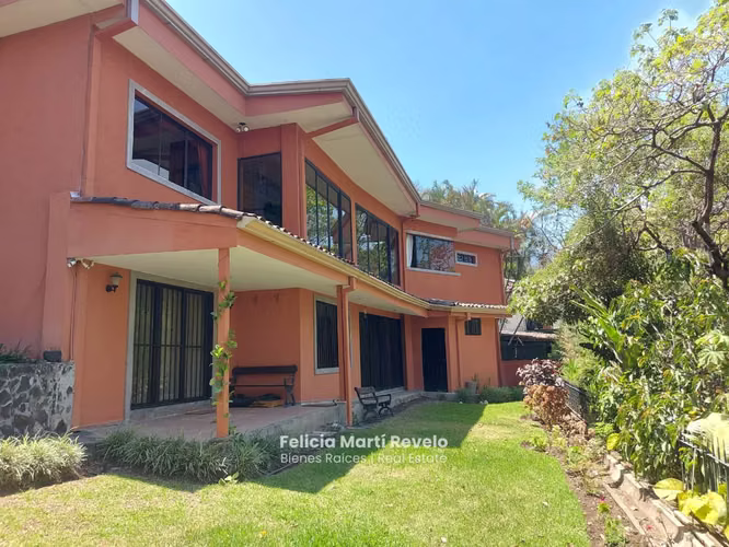 VENTA de Casa Independiente con VISTA ESPECTACULAR + un Apartamento en Escazú