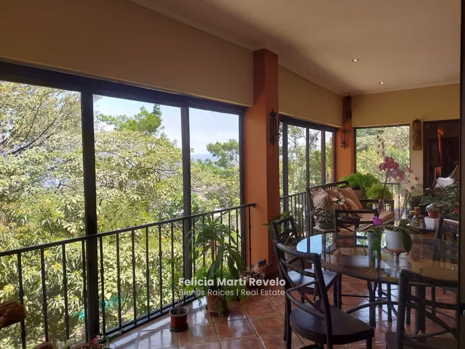 VENTA de Casa Independiente con VISTA ESPECTACULAR + un Apartamento en Escazú