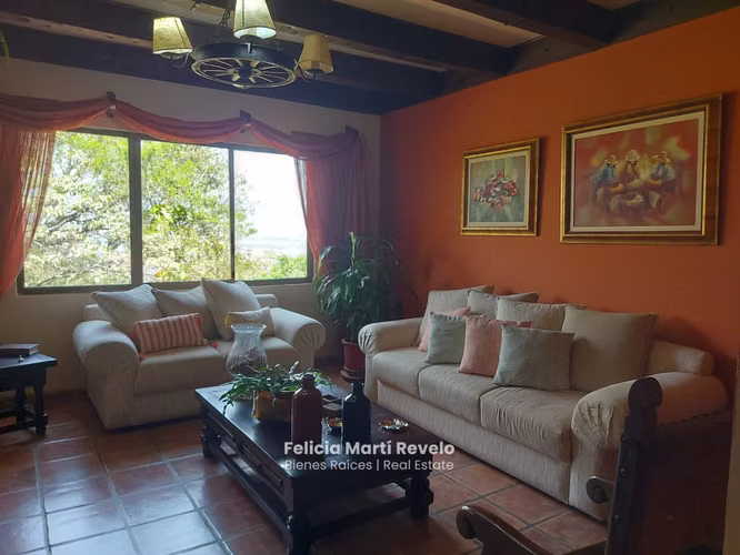 VENTA de Casa Independiente con VISTA ESPECTACULAR + un Apartamento en Escazú
