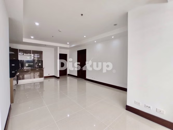 Venta de apartamento de 1 habitación en condominio. Sabana Sur.