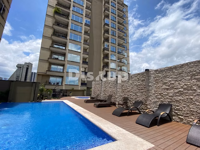 Venta de apartamento de 1 habitación en condominio. Sabana Sur.
