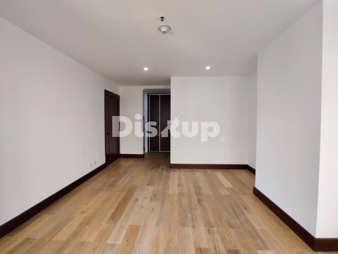 Venta de apartamento de 1 habitación en condominio. Sabana Sur.