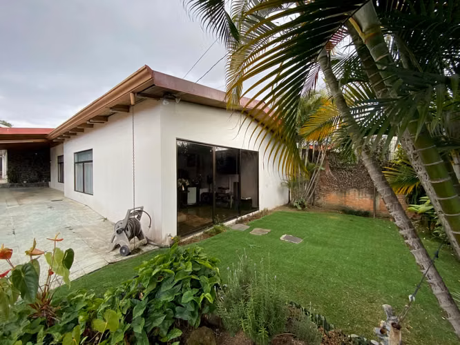 Venta de Propiedad en Sabanilla, Montes de Oca. 5711