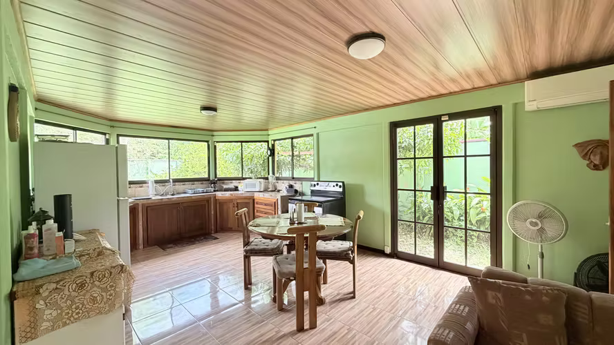 Venta de casa de descanso en Playa Bandera Parrita