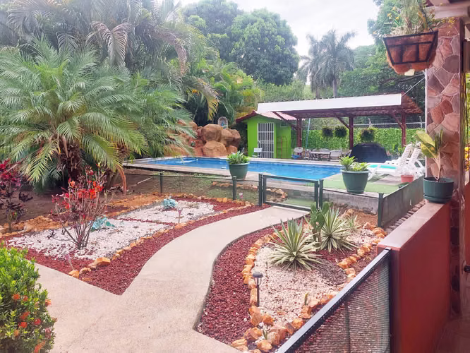 Se vende linda y amplia Casa amueblada en Limonal, Coyolar (MV).