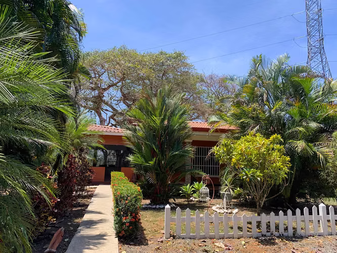 Se vende linda y amplia Casa amueblada en Limonal, Coyolar (MV).