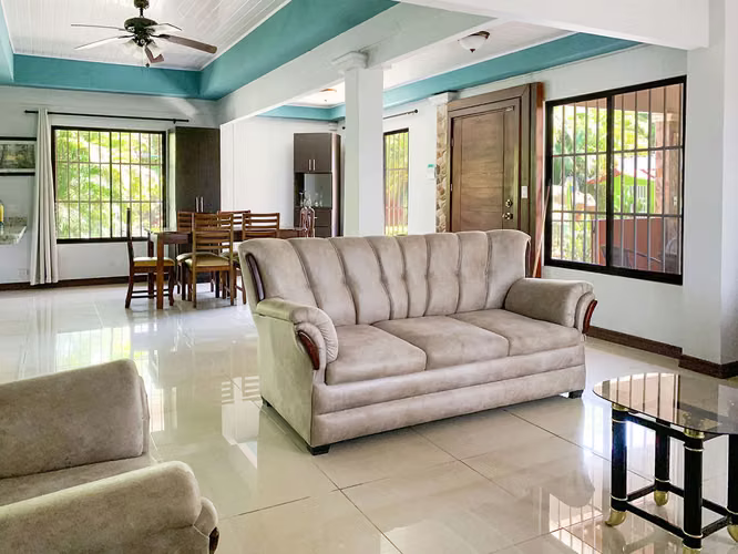 Se vende linda y amplia Casa amueblada en Limonal, Coyolar (MV).