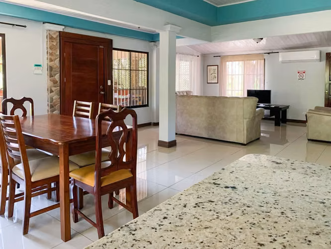 Se vende linda y amplia Casa amueblada en Limonal, Coyolar (MV).