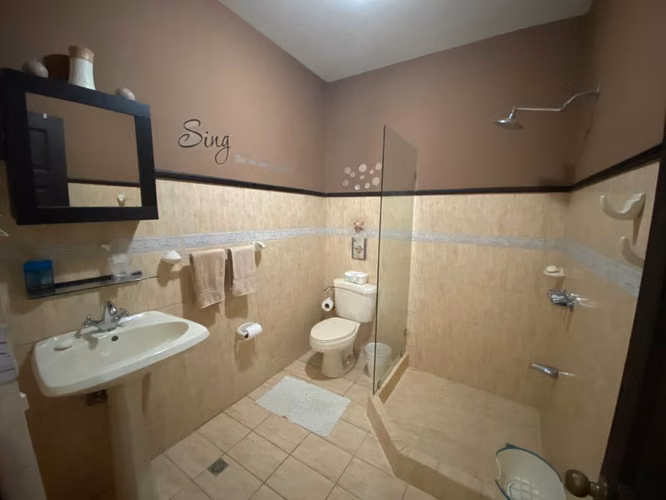 ID 39361 VENTA de hermosa casa en Curridabat. Lomas de Granadilla.