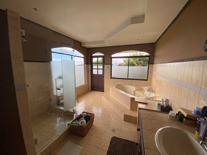 ID 39361 VENTA de hermosa casa en Curridabat. Lomas de Granadilla.