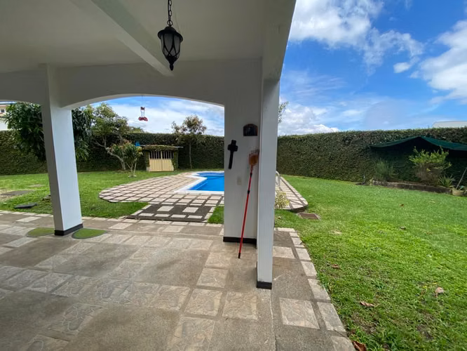 ID 39361 VENTA de hermosa casa en Curridabat. Lomas de Granadilla.