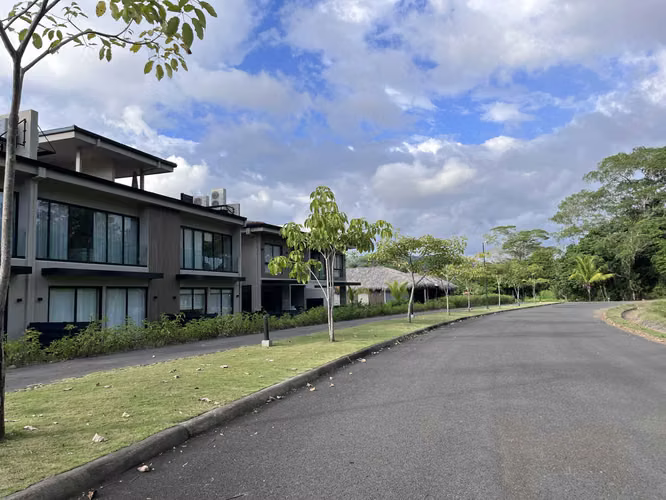 Venta Townhouse Frente a Lago en Condominio Exclusivo – Playa Hermosa, Jacó - Imagen 19