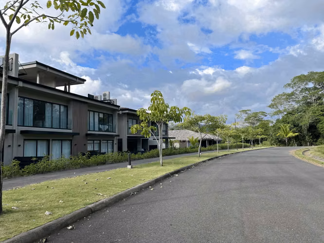 Venta Townhouse Frente a Lago en Condominio Exclusivo – Playa Hermosa, Jacó - Imagen 18