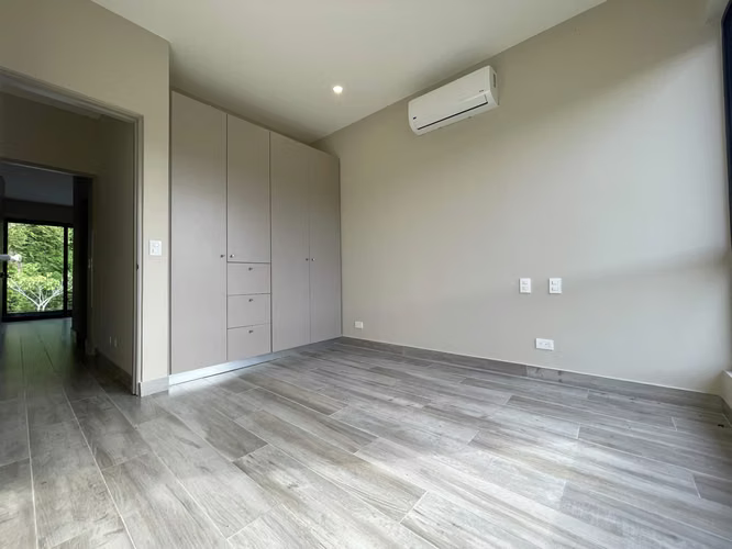 Venta Townhouse Frente a Lago en Condominio Exclusivo – Playa Hermosa, Jacó - Imagen 2
