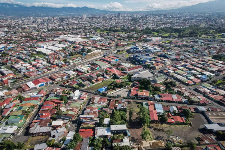 AE ARQUITECTURA | VENTA LOTE USO MIXTO PASO ANCHO AE 1079