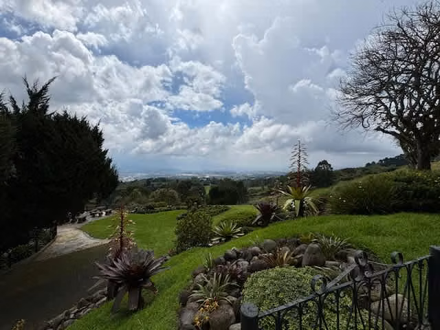 Venta de terreno con casa de una planta. Llano Grande, Cartago (SV)