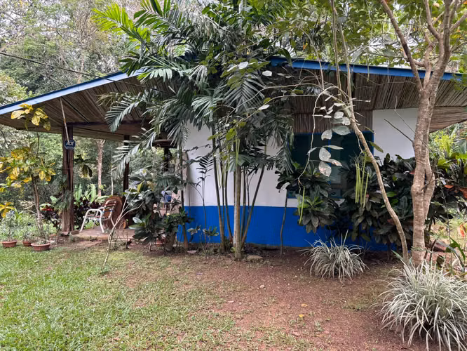 Venta de terreno con tres casas. San Mateo, Alajuela (SV)