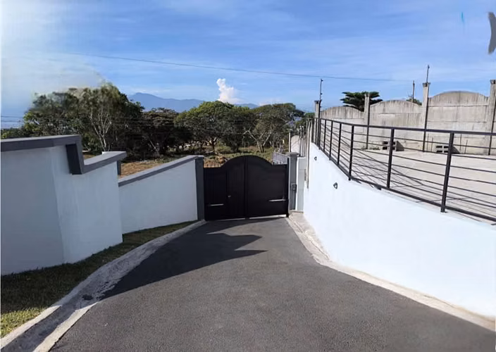 Oportunidad Unica !! Dos casas en una propiedad con vista panoramica - Imagen 2