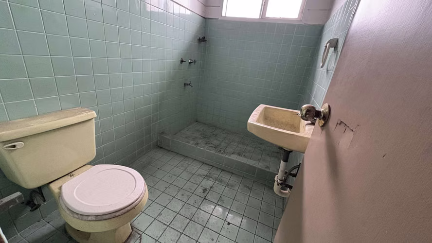 Alquiler de casa, en el centro de Zapote, listo para remodelación!! - Imagen 12