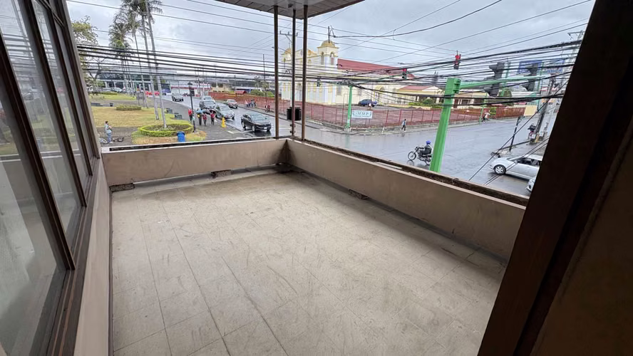 Alquiler de casa, en el centro de Zapote, listo para remodelación!! - Imagen 2