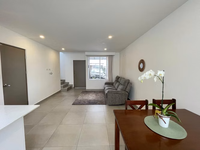 Alquiler Casa en Condominio Santa Ana - Imagen 2