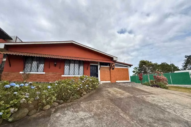[Venta] Casa, apartamentos y gran lote, Coronado. 3000 metros