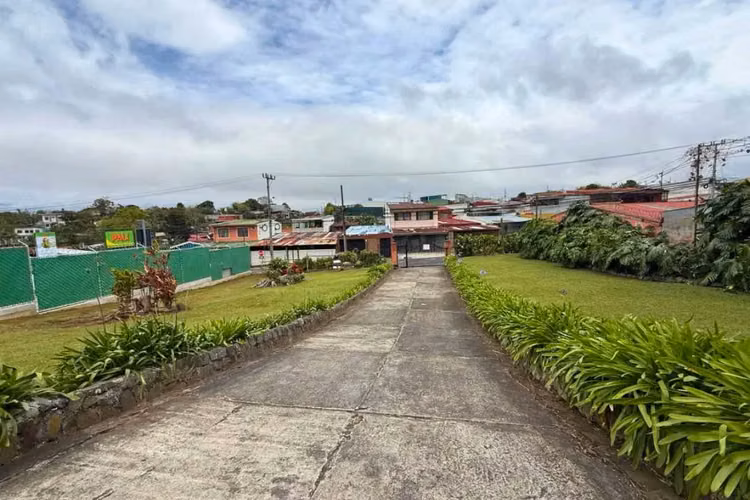 [Venta] Casa, apartamentos y gran lote, Coronado. 3000 metros
