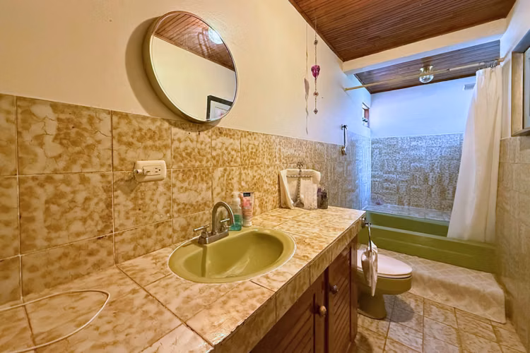 [Venta] Casa, apartamentos y gran lote, Coronado. 3000 metros