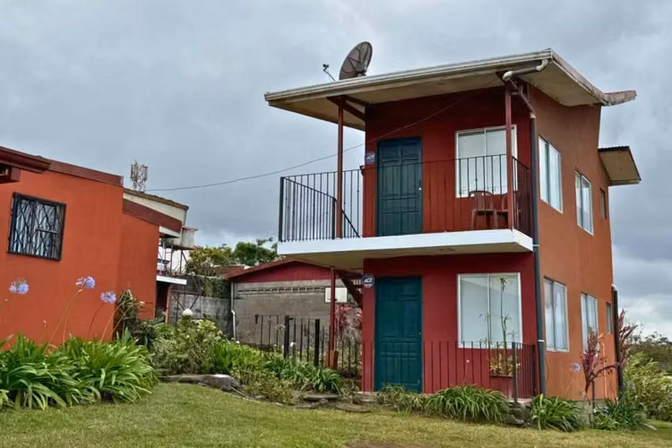 [Venta] Casa, apartamentos y gran lote, Coronado. 3000 metros