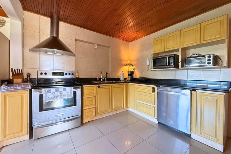 [Venta] Casa, apartamentos y gran lote, Coronado. 3000 metros