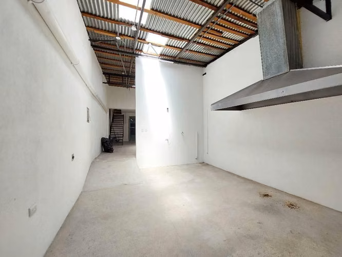 Local San José Centro- Fte calle- alto tránsito peatonal - Imagen 18