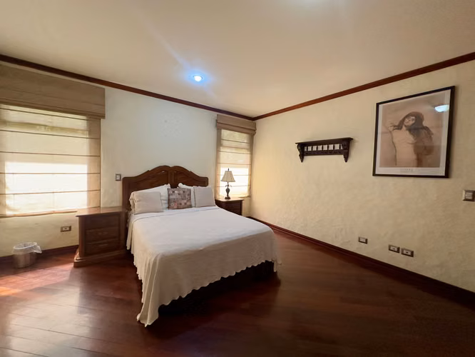 Venta de Casa de Lujo en Cerro Real, Escazú | Estilo Santa Fe | Piscina Privada