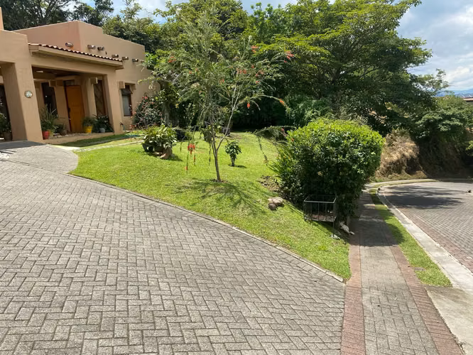 Venta de Casa de Lujo en Cerro Real, Escazú | Estilo Santa Fe | Piscina Privada