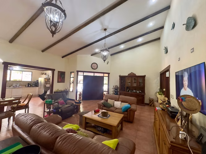Venta de Casa de Lujo en Cerro Real, Escazú | Estilo Santa Fe | Piscina Privada