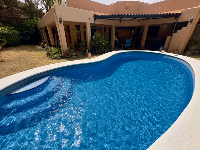 Venta de Casa de Lujo en Cerro Real, Escazú | Estilo Santa Fe | Piscina Privada