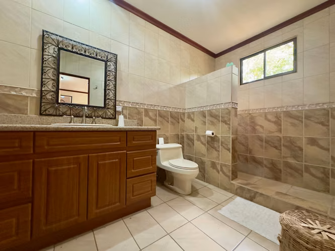 Venta de Casa de Lujo en Cerro Real, Escazú | Estilo Santa Fe | Piscina Privada