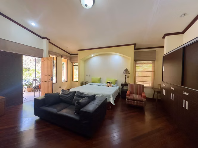 Venta de Casa de Lujo en Cerro Real, Escazú | Estilo Santa Fe | Piscina Privada