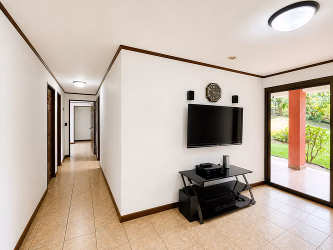 VENTA Casa Independiente de una Planta en Santa Ana | Lote 1,159 m² | Amplio Jardín
