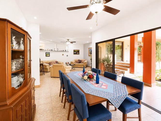 VENTA Casa Independiente de una Planta en Santa Ana | Lote 1,159 m² | Amplio Jardín